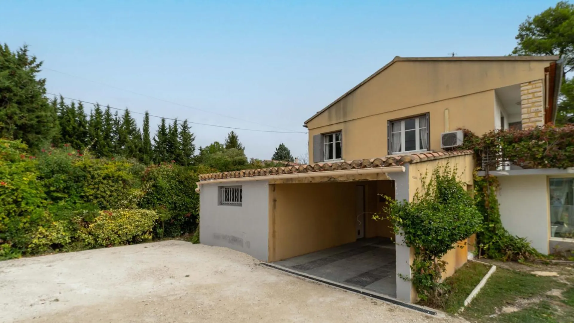 Villa Vacances Revees Au Pin Parasol Le Thor France