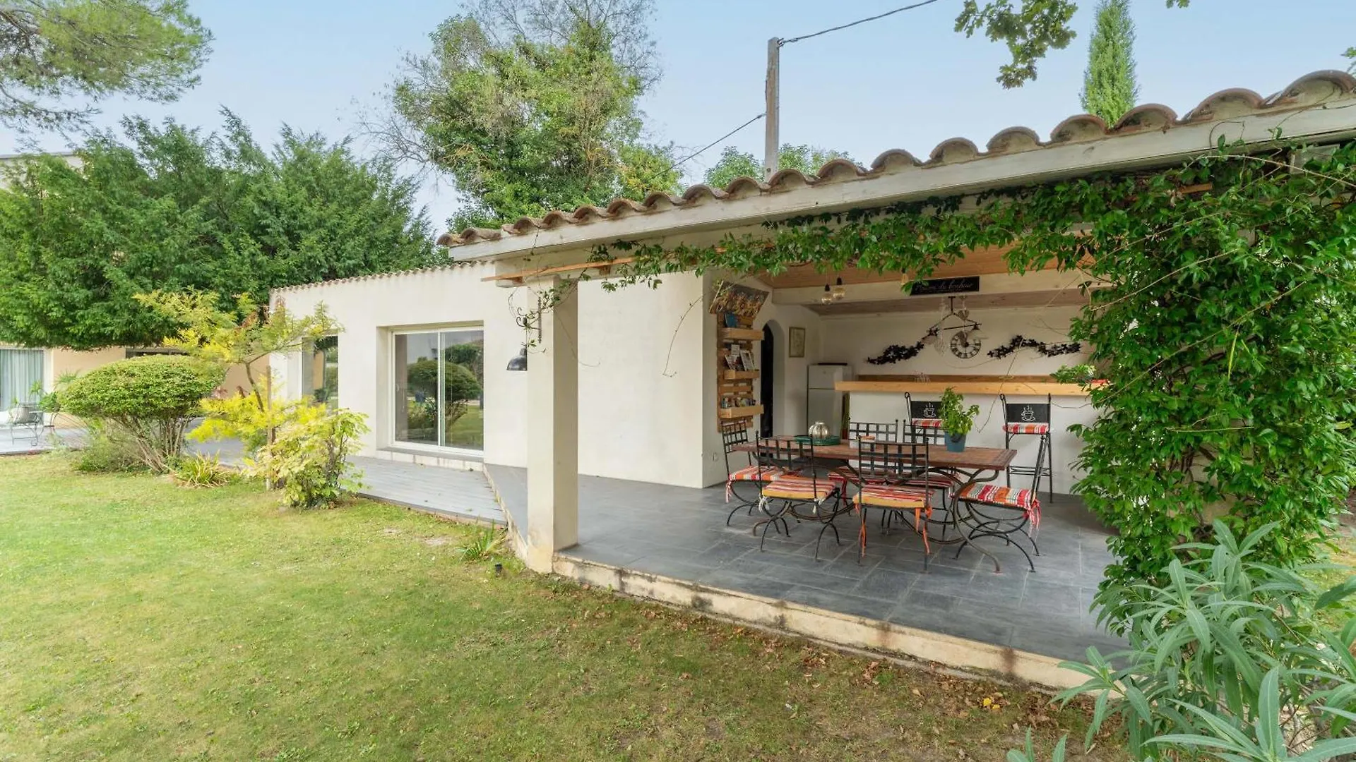 Villa Vacances Revees Au Pin Parasol Le Thor