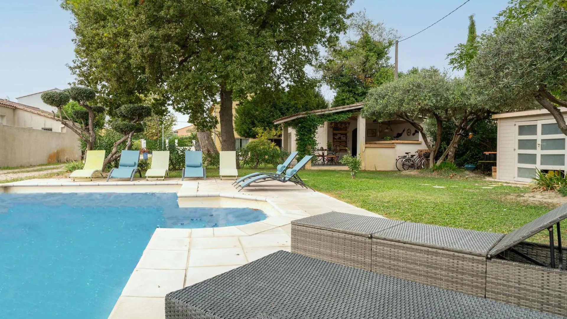 Villa Vacances Revees Au Pin Parasol Le Thor France